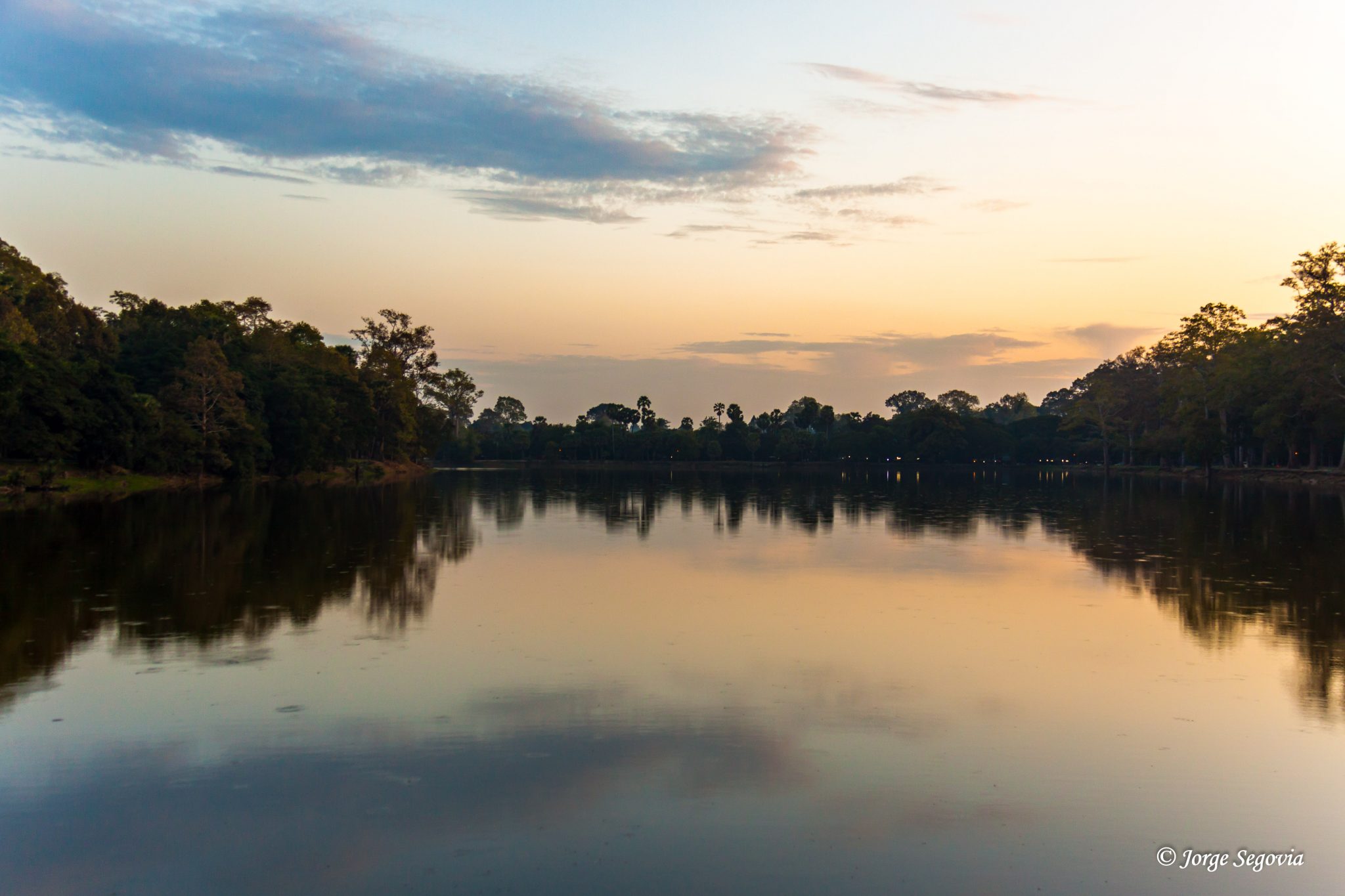 Atardecer en el canal de Angkor Wat